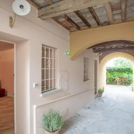 Residenza Dei Piaceri Perduti-rosa *