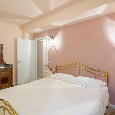 Residenza Dei Piaceri Perduti-rosa *