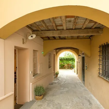 Holiday home Residenza Dei Piaceri Perduti-rosa *