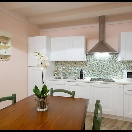 Holiday home Residenza Dei Piaceri Perduti-rosa *