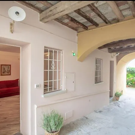 Holiday home Residenza Dei Piaceri Perduti-rosa Lastra a Signa