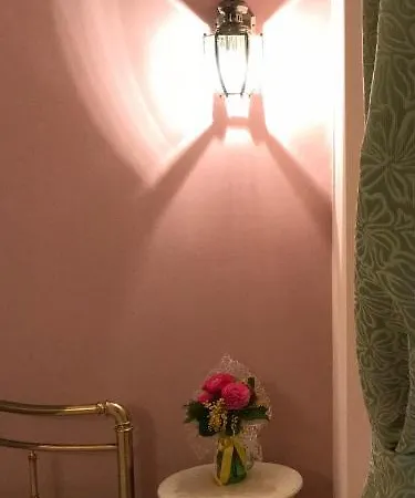 Holiday home Residenza Dei Piaceri Perduti-rosa