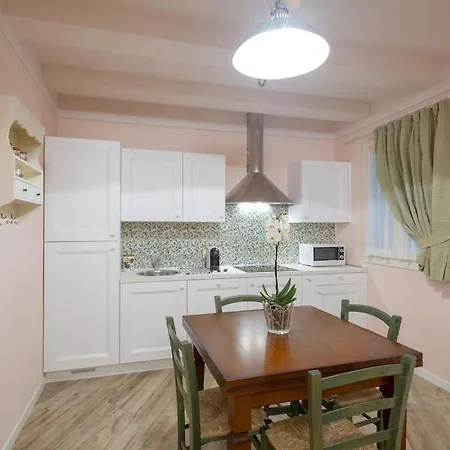Residenza Dei Piaceri Perduti-rosa Holiday home Lastra a Signa