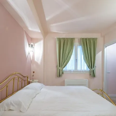 Residenza Dei Piaceri Perduti-rosa Lastra a Signa
