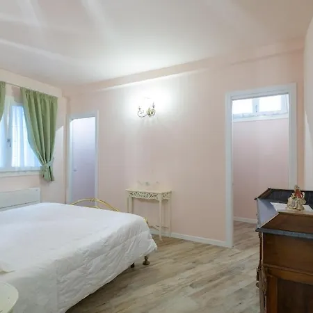 Holiday home Residenza Dei Piaceri Perduti-rosa Lastra a Signa