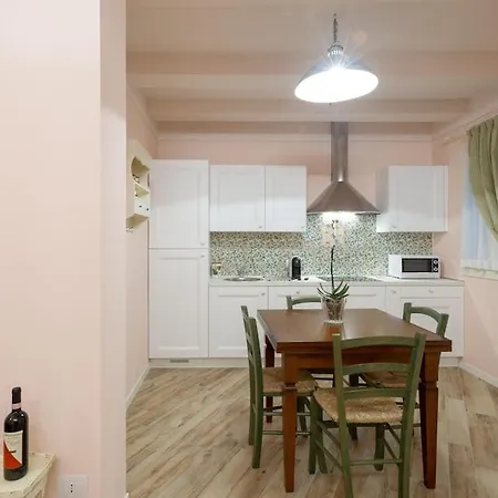 Residenza Dei Piaceri Perduti-rosa Lastra a Signa
