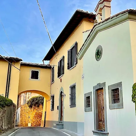 Residenza Dei Piaceri Perduti-rosa Holiday home *